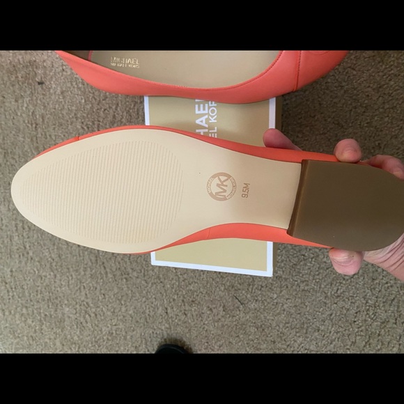 Coral MK flats with box. Never been worn - Picture 4 of 8